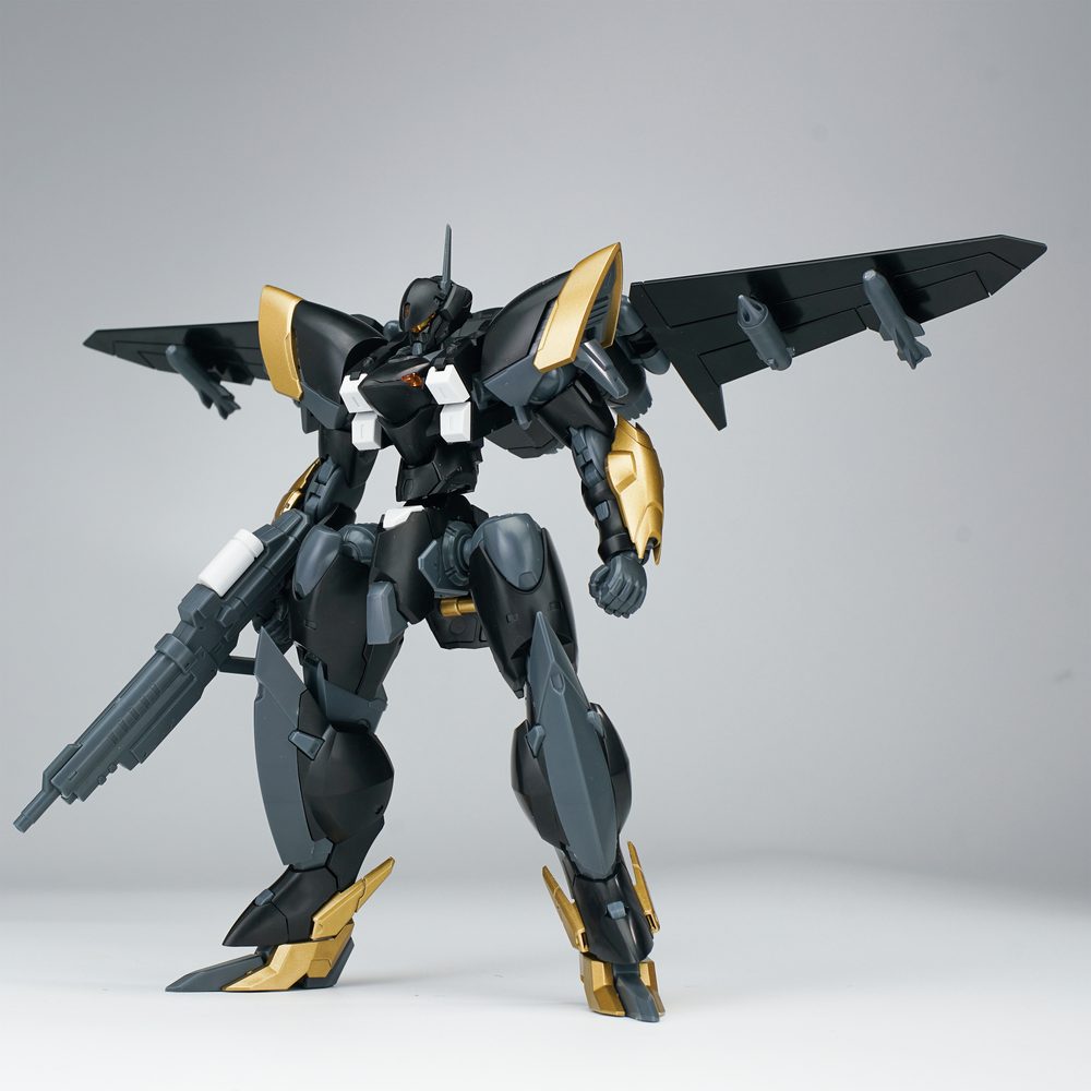 SHEIK MAINLAND ULTRA ACTION TROOPERシリーズ 雲雀(ひばり) 1/144スケール プラスチックモデルキット ブラック×ゴールドVer. (SHEIK MAINLAND ULTRA ACTION TROOPER SERIES YUN QUE 1/144 SCALE PLASTIC MODEL KIT BLACK X GOLDEN VER.)