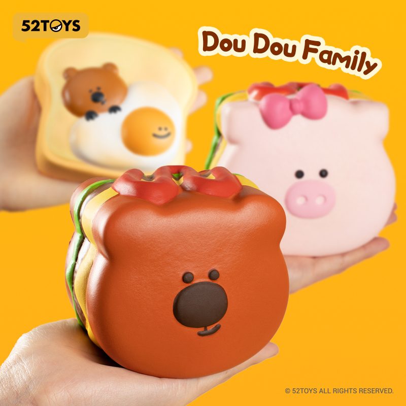 52TOYS Dou Dou Family もちもちスクイーズトイ 厚切りトースト ビーンバンベア (52TOYS Dou Dou Family Squishy Toy Series-Thick Cut Toast-Bean Bun Bear Edition)