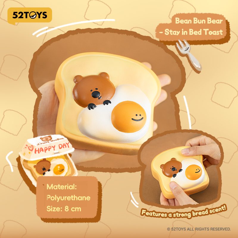 52TOYS Dou Dou Family スクイーズトイ ビーンバンベア お寝坊トースト (52TOYS Dou Dou Family Squishy Toy Series Bean Bun Bear - Stay in Bed Toast)